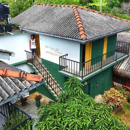 Blue Skies Guest House And Restaurant Tangalle Bagian luar foto