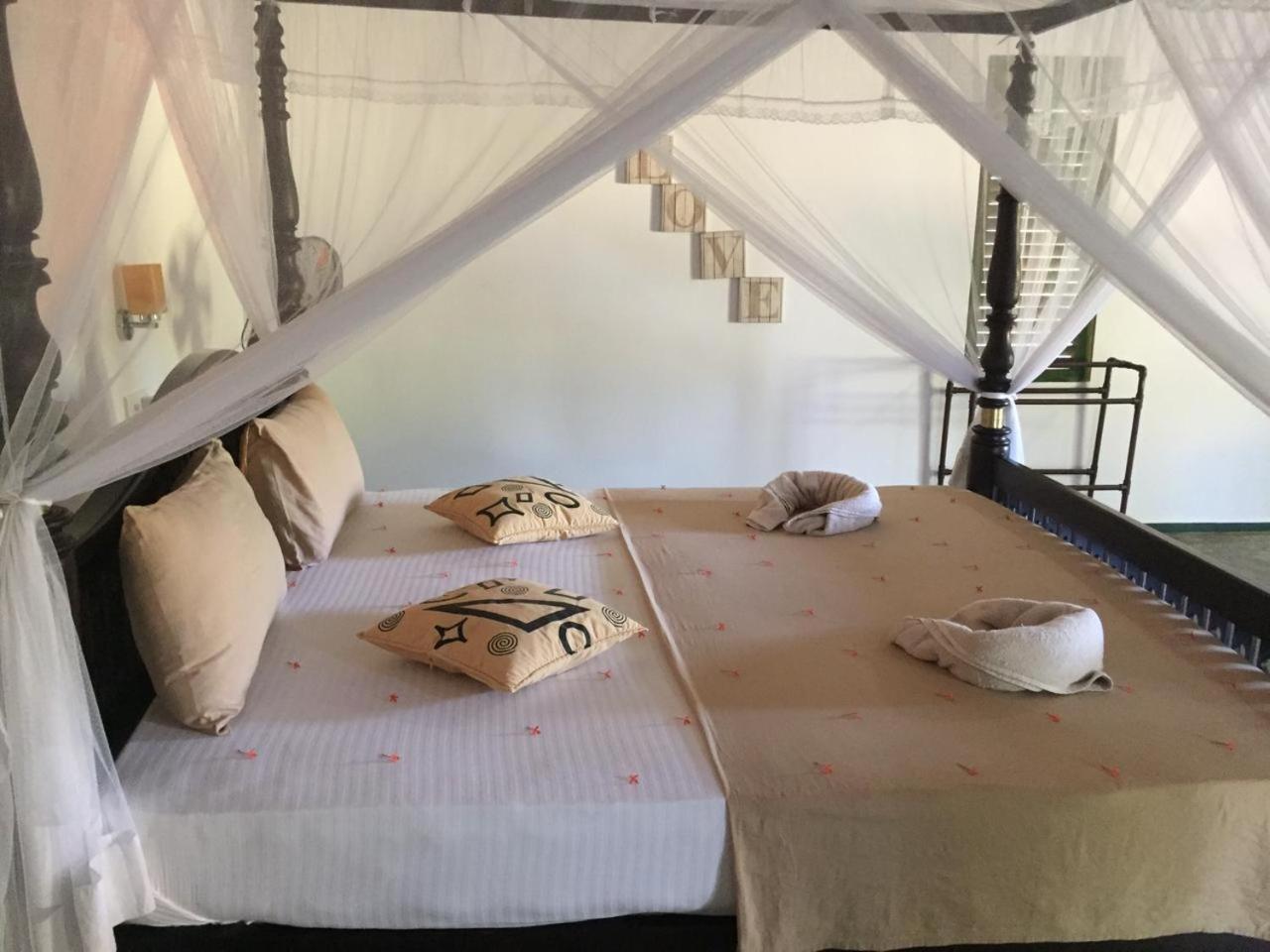 Blue Skies Guest House And Restaurant Tangalle Bagian luar foto
