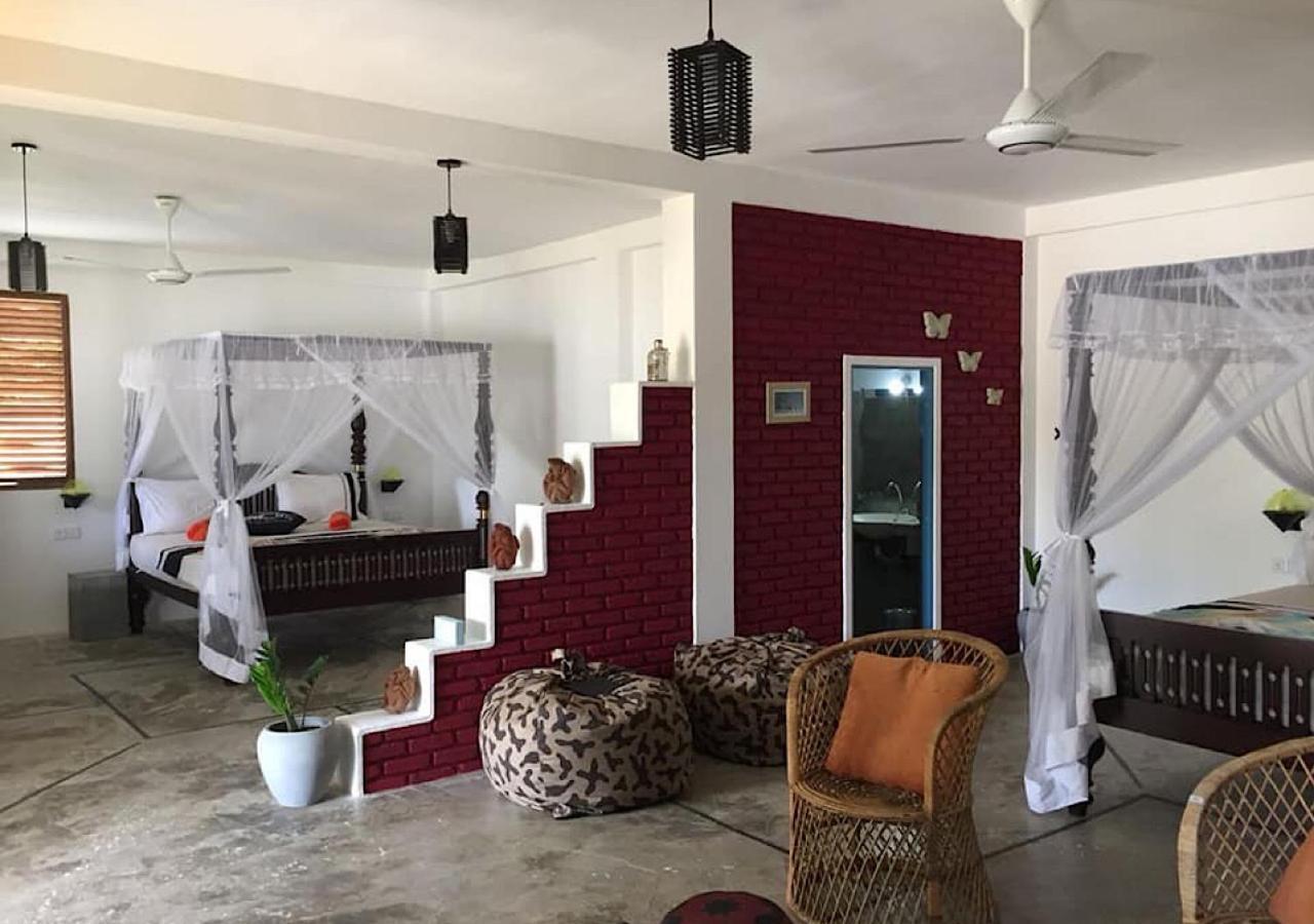 Blue Skies Guest House And Restaurant Tangalle Bagian luar foto